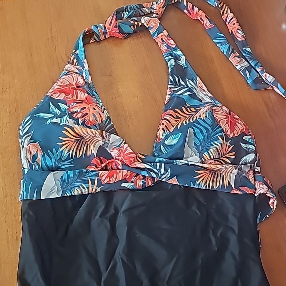 Cupshe one piece swimsuit with tropical twist top size large